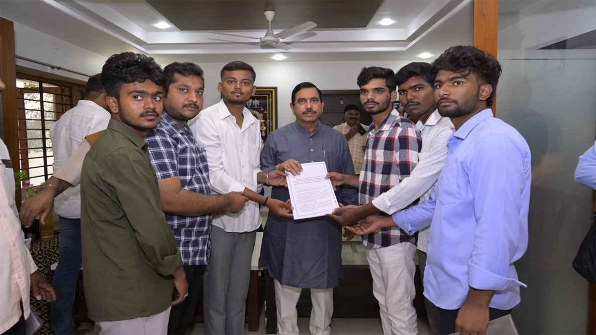 ಕೃಷಿ ಇಲಾಖೆಯ ನೇಮಕಾತಿ ರದ್ದುಪಡಿಸಲು ಆಗ್ರಹಿಸಿ ವಿದ್ಯಾರ್ಥಿಗಳ ಮನವಿ